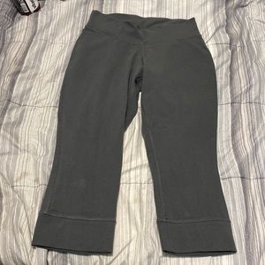 Patagonia embroidered spell out,  leggings 3/4 medium gray